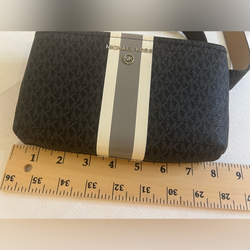 Michael Kors belt bag - Picture 5 of 12